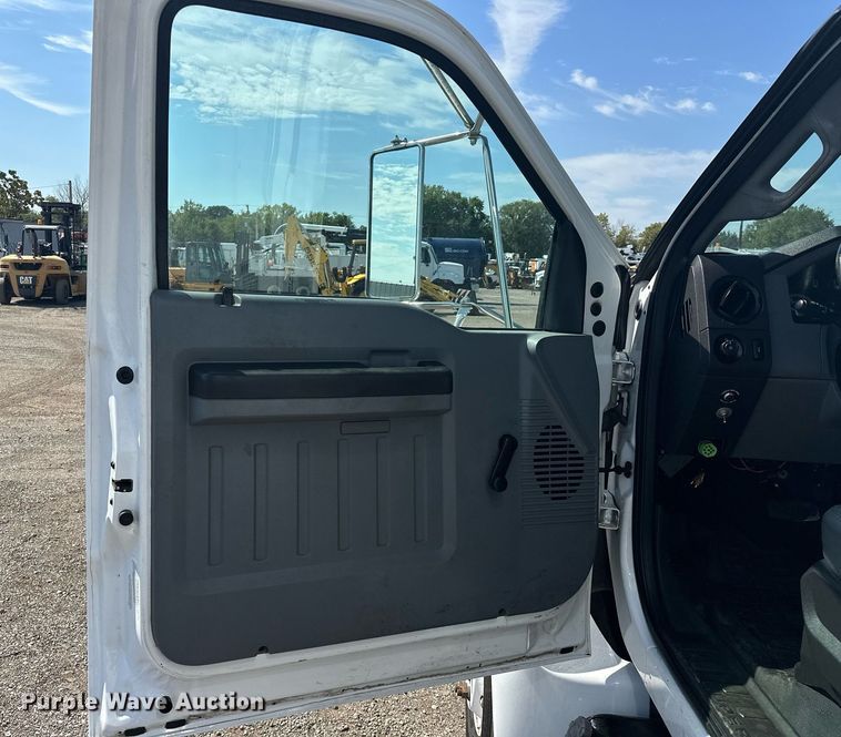 image for item EG1087 2013 Ford  F650 box truck