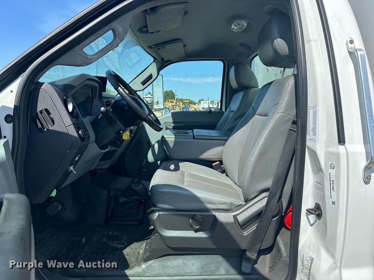 image for item EG1087 2013 Ford  F650 box truck