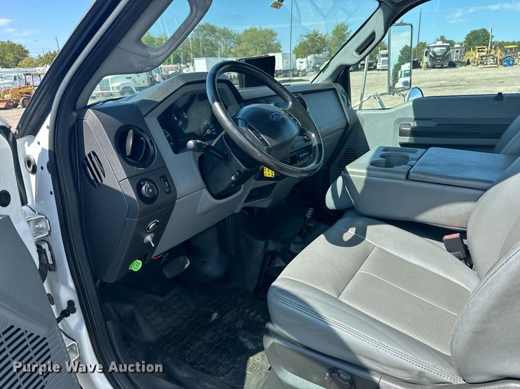 image for item EG1087 2013 Ford  F650 box truck