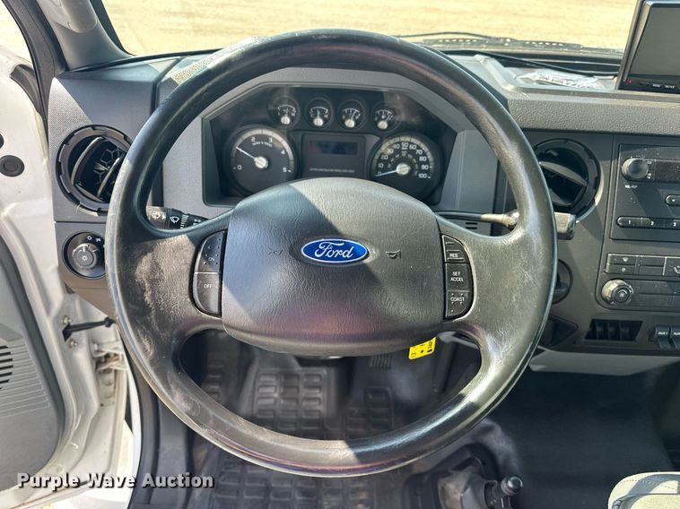 image for item EG1087 2013 Ford  F650 box truck