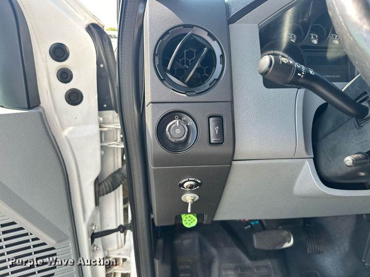 image for item EG1087 2013 Ford  F650 box truck