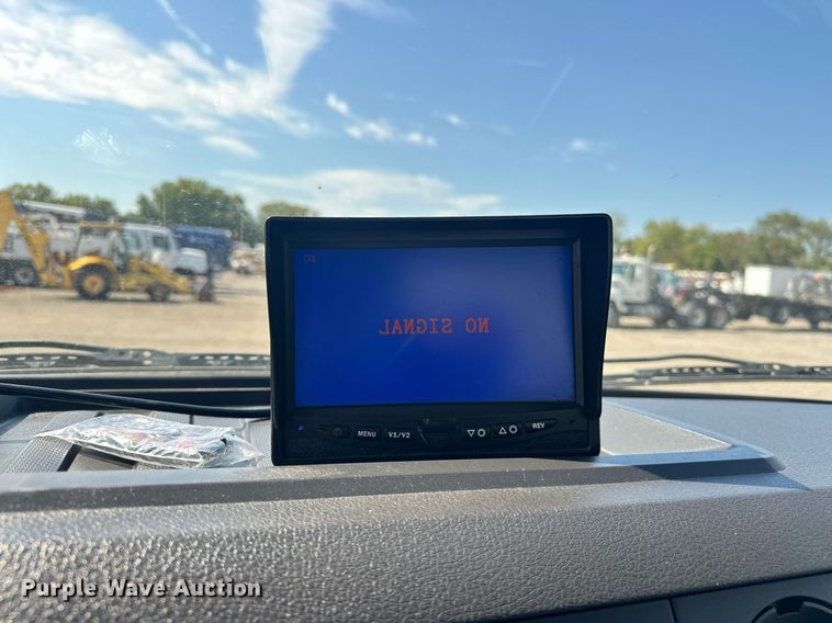 image for item EG1087 2013 Ford  F650 box truck