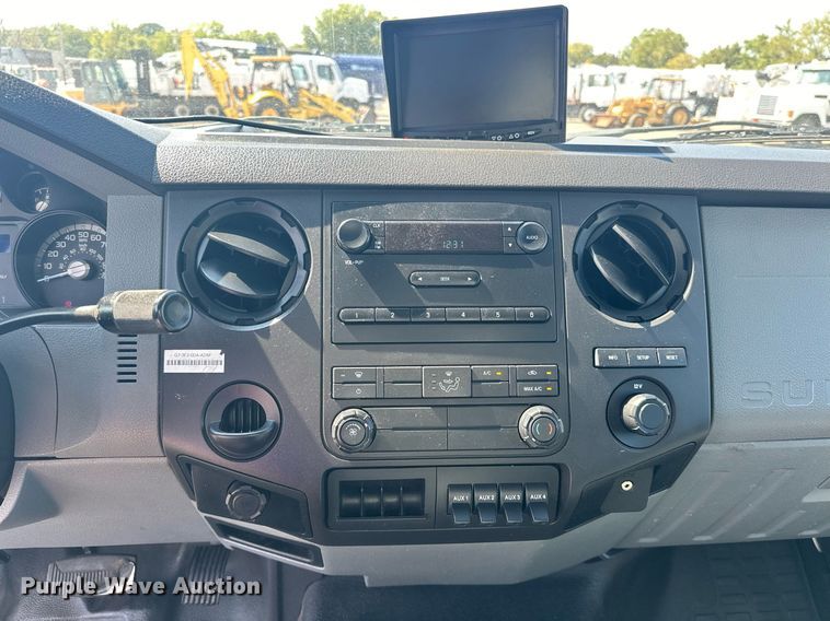 image for item EG1087 2013 Ford  F650 box truck