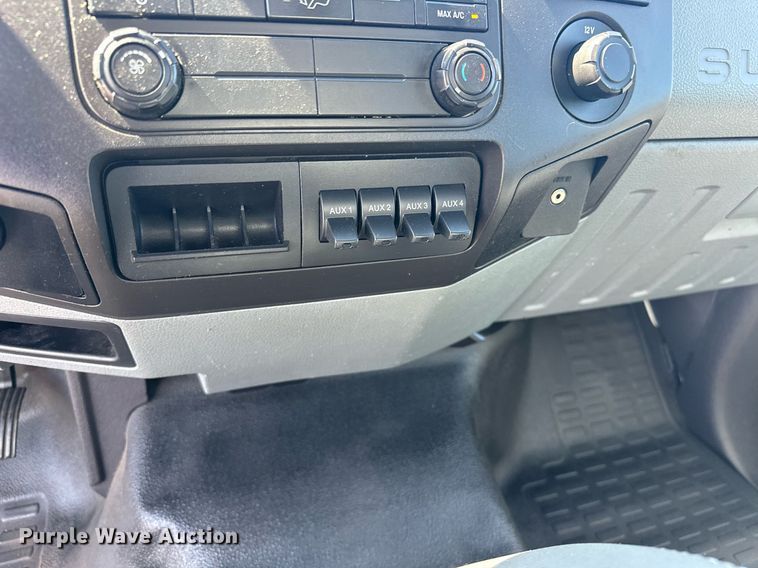 image for item EG1087 2013 Ford  F650 box truck