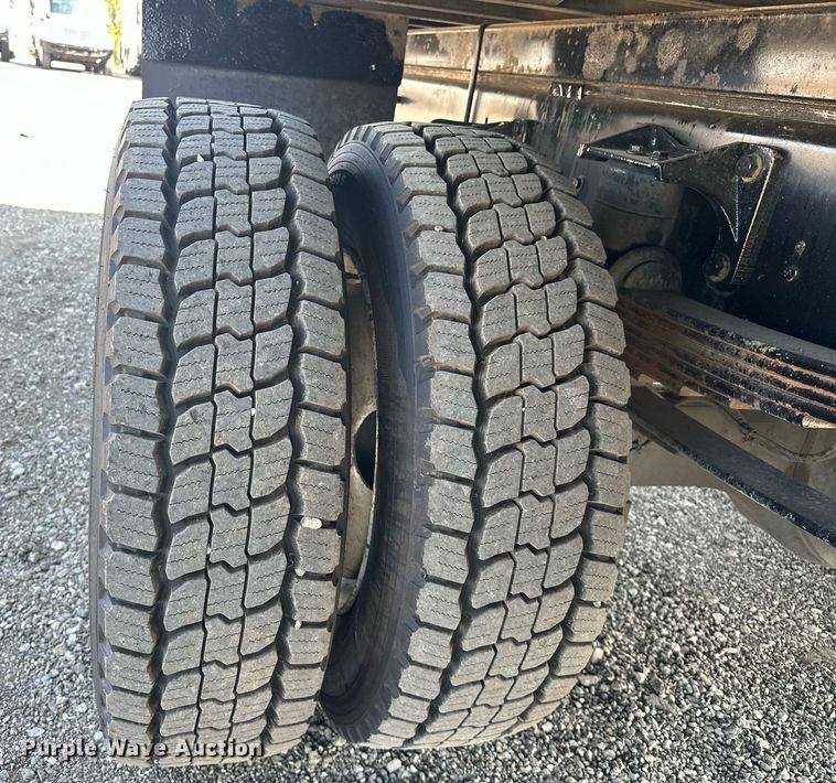 image for item EG1087 2013 Ford  F650 box truck