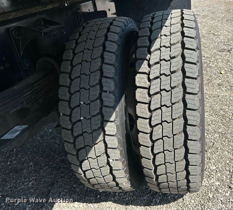 image for item EG1087 2013 Ford  F650 box truck