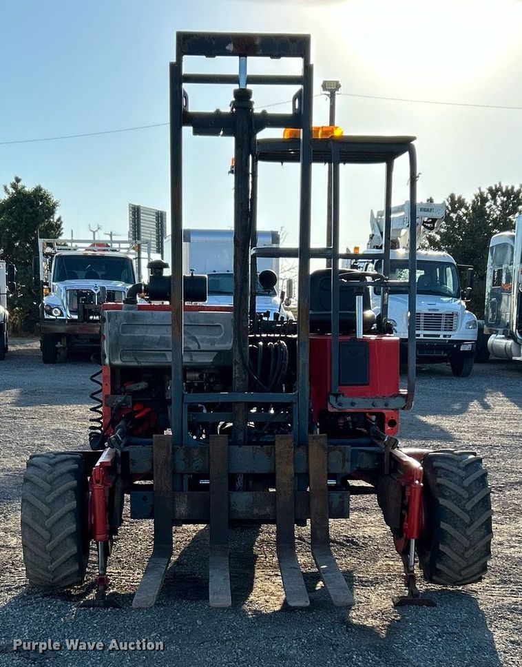 image for item EG1095 2000 Moffett M5000 forklift