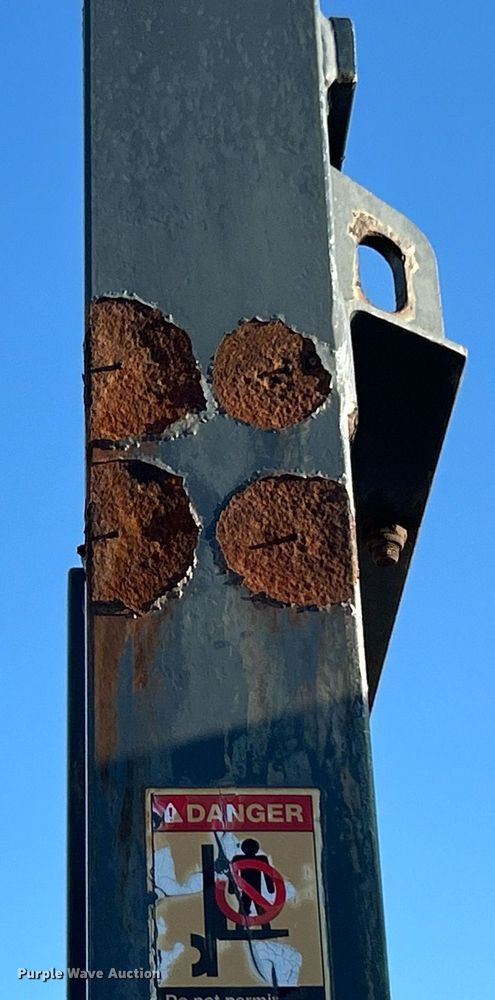 image for item EG1095 2000 Moffett M5000 forklift