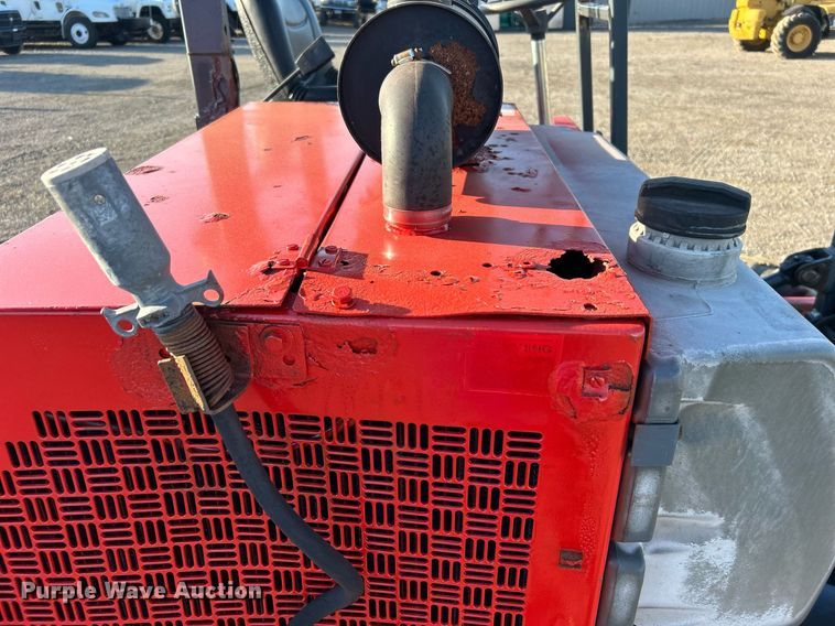 image for item EG1095 2000 Moffett M5000 forklift