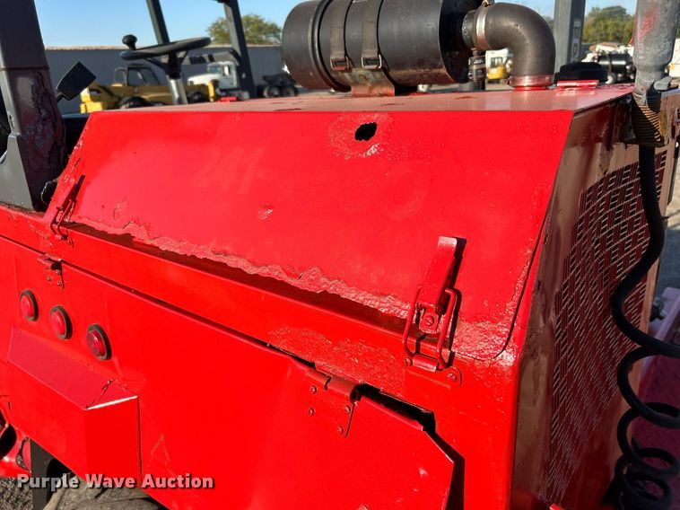 image for item EG1095 2000 Moffett M5000 forklift