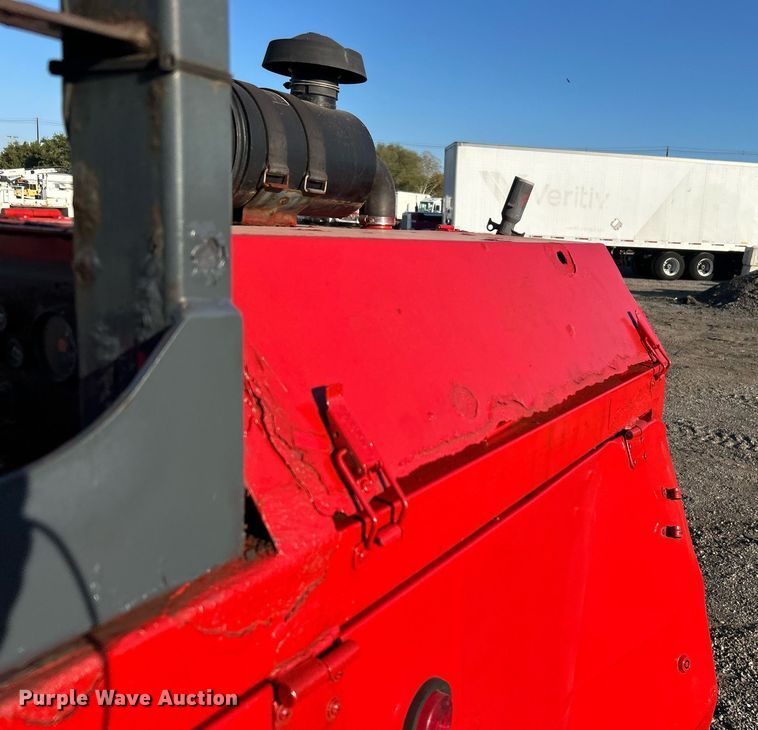 image for item EG1095 2000 Moffett M5000 forklift