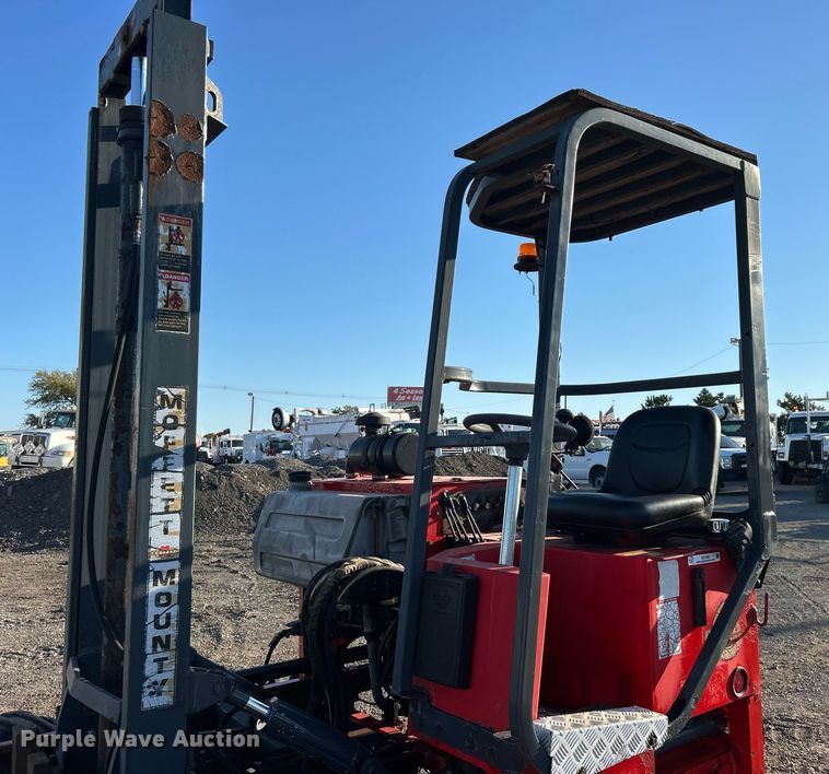 image for item EG1095 2000 Moffett M5000 forklift