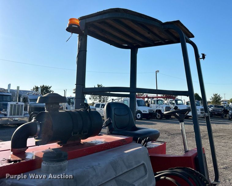 image for item EG1095 2000 Moffett M5000 forklift