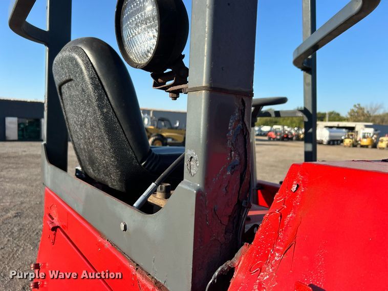 image for item EG1095 2000 Moffett M5000 forklift