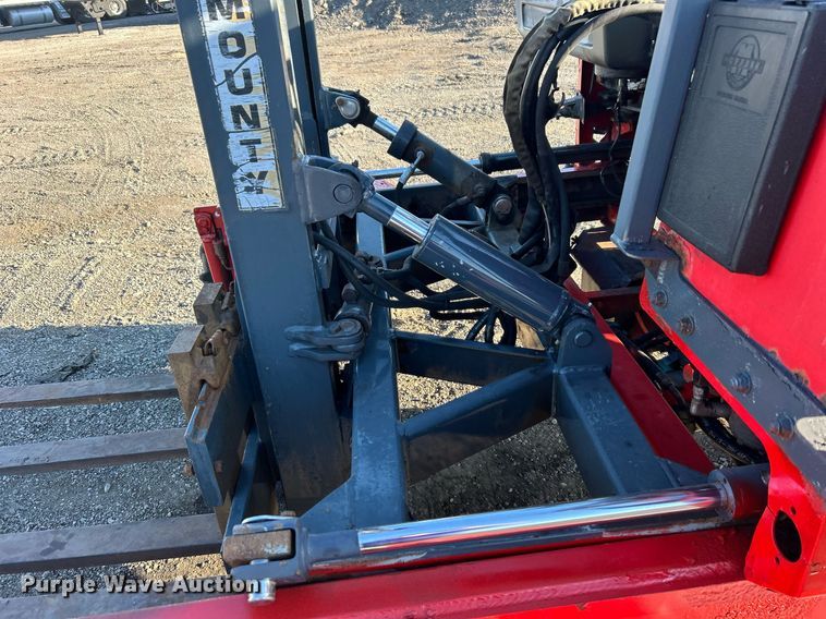 image for item EG1095 2000 Moffett M5000 forklift