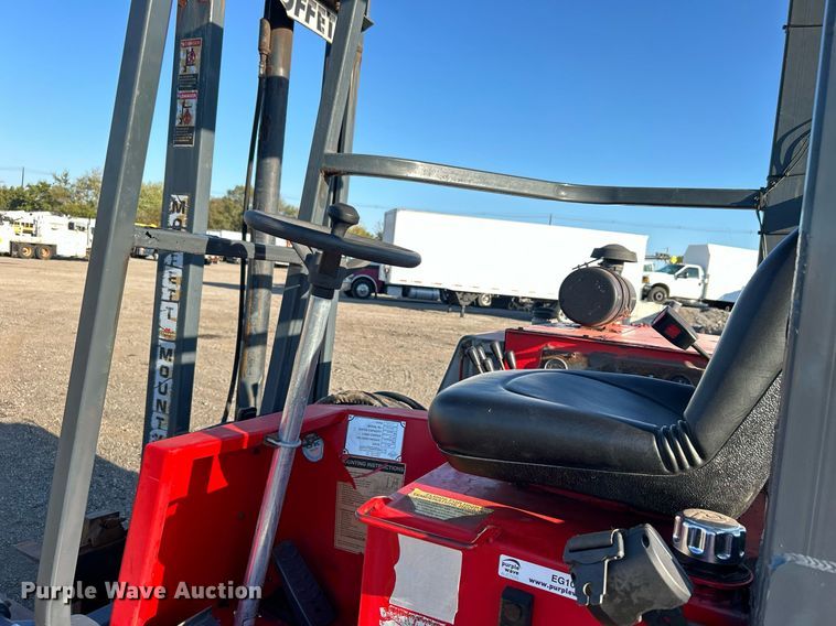 image for item EG1095 2000 Moffett M5000 forklift