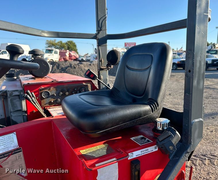 image for item EG1095 2000 Moffett M5000 forklift