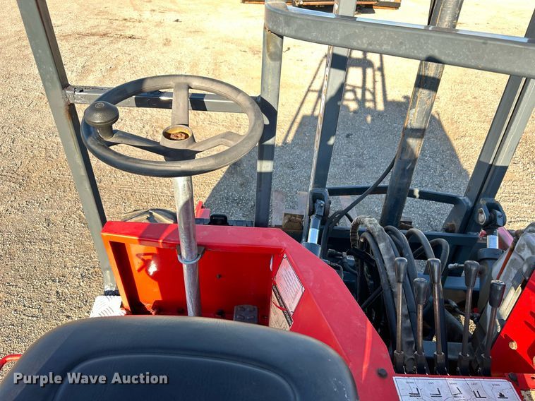 image for item EG1095 2000 Moffett M5000 forklift