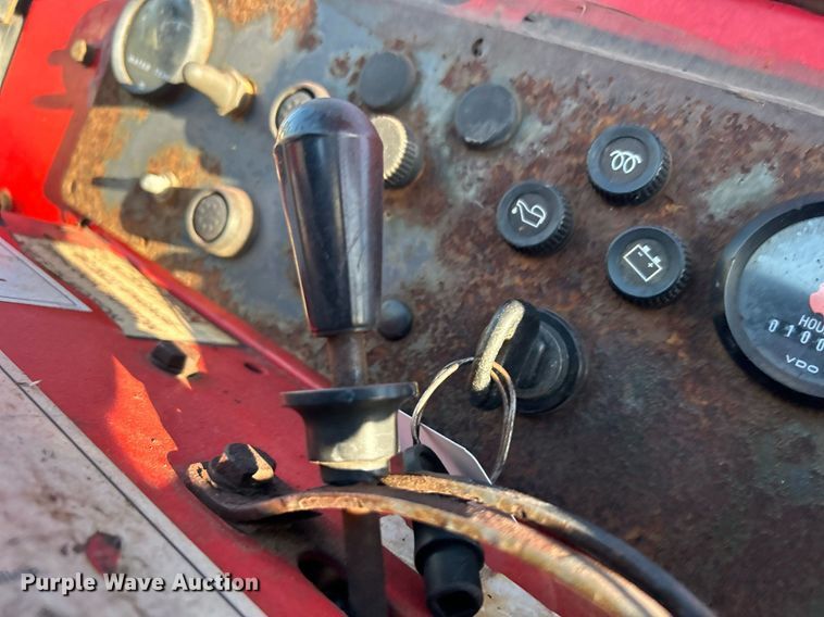 image for item EG1095 2000 Moffett M5000 forklift