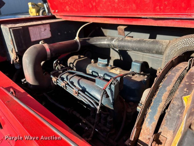 image for item EG1095 2000 Moffett M5000 forklift