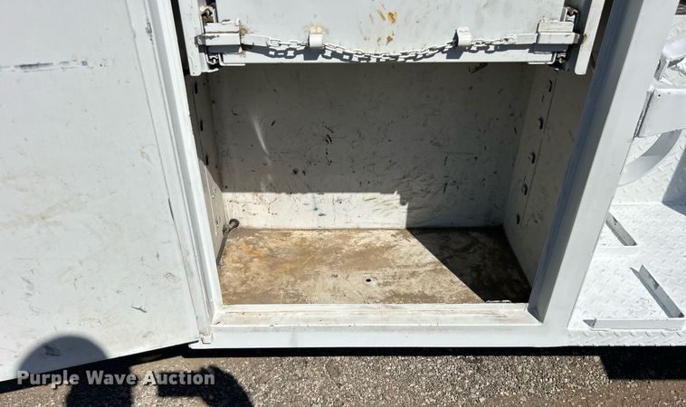 image for item EG1101 2012 Ford F550 Super Duty  SuperCab utility/ service truck