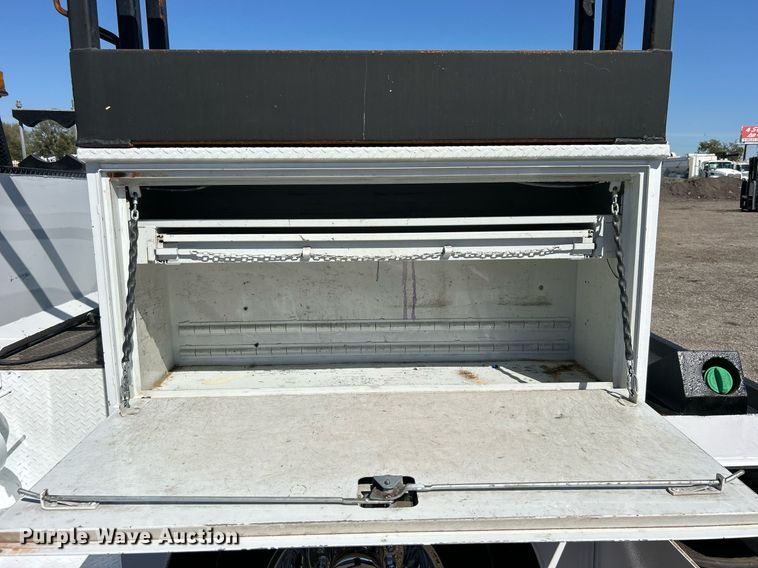 image for item EG1101 2012 Ford F550 Super Duty  SuperCab utility/ service truck