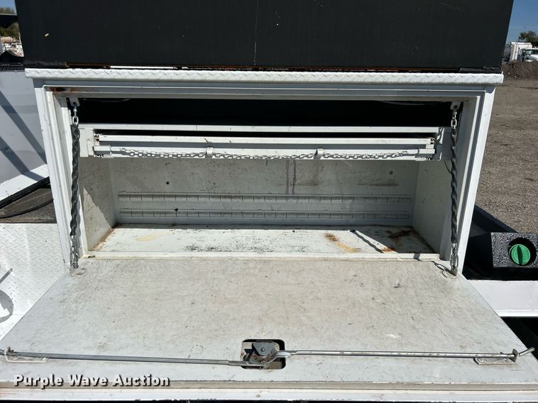 image for item EG1101 2012 Ford F550 Super Duty  SuperCab utility/ service truck