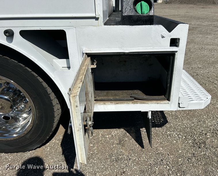 image for item EG1101 2012 Ford F550 Super Duty  SuperCab utility/ service truck