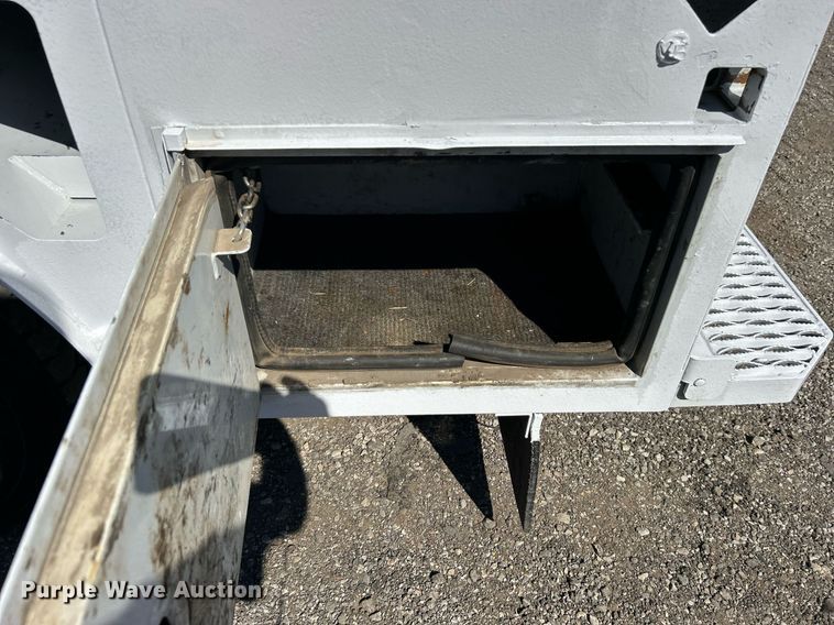 image for item EG1101 2012 Ford F550 Super Duty  SuperCab utility/ service truck