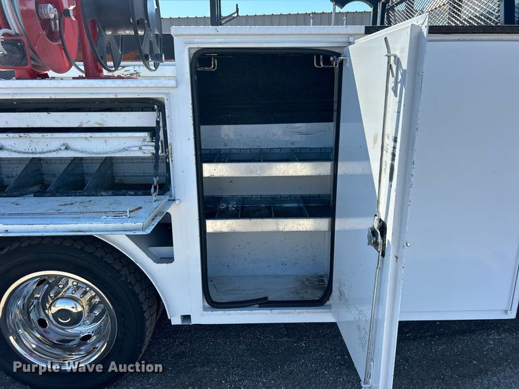 image for item EG1101 2012 Ford F550 Super Duty  SuperCab utility/ service truck