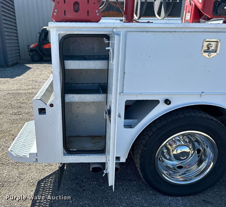 image for item EG1101 2012 Ford F550 Super Duty  SuperCab utility/ service truck