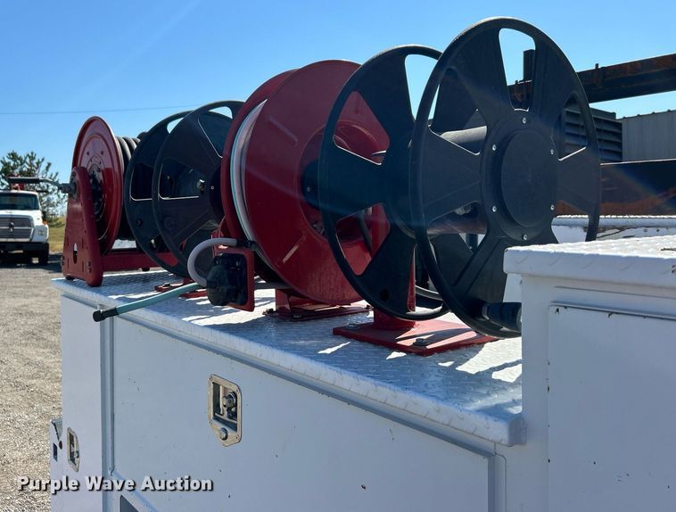 image for item EG1101 2012 Ford F550 Super Duty  SuperCab utility/ service truck