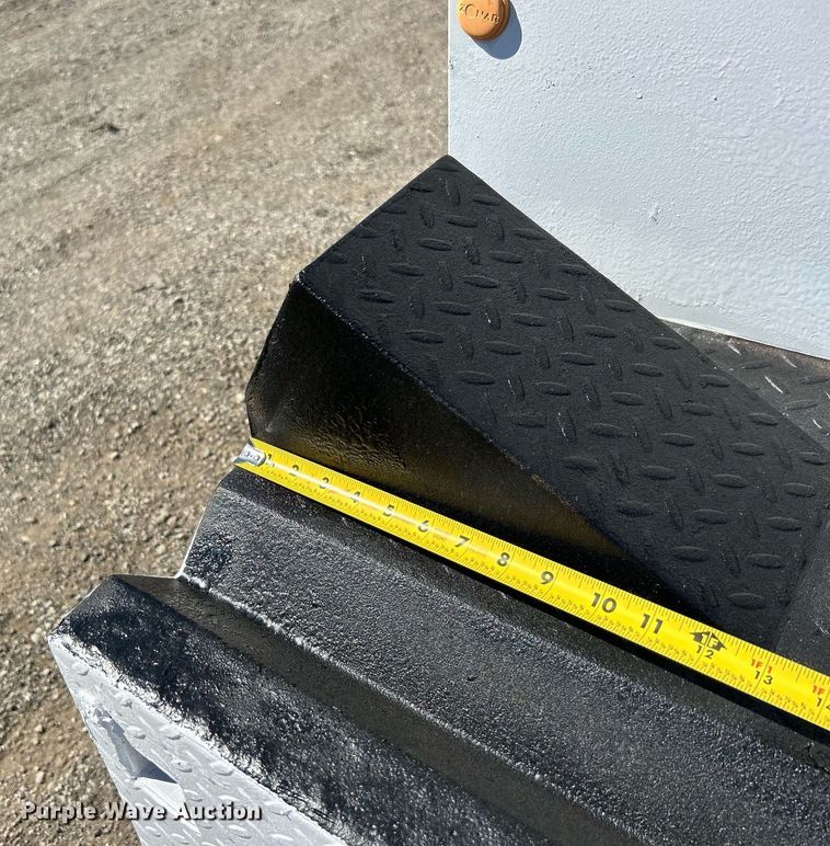 image for item EG1101 2012 Ford F550 Super Duty  SuperCab utility/ service truck