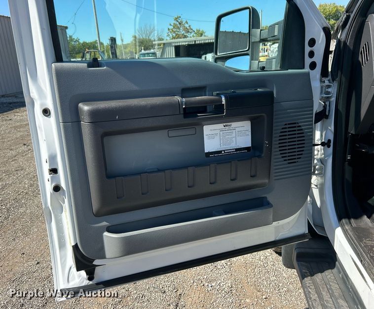 image for item EG1101 2012 Ford F550 Super Duty  SuperCab utility/ service truck