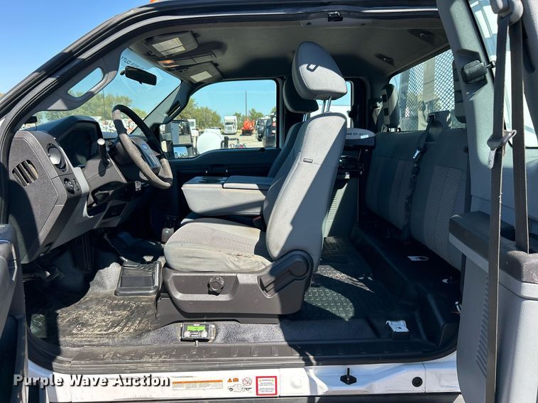 image for item EG1101 2012 Ford F550 Super Duty  SuperCab utility/ service truck