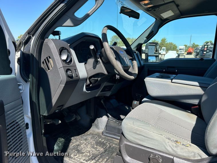 image for item EG1101 2012 Ford F550 Super Duty  SuperCab utility/ service truck