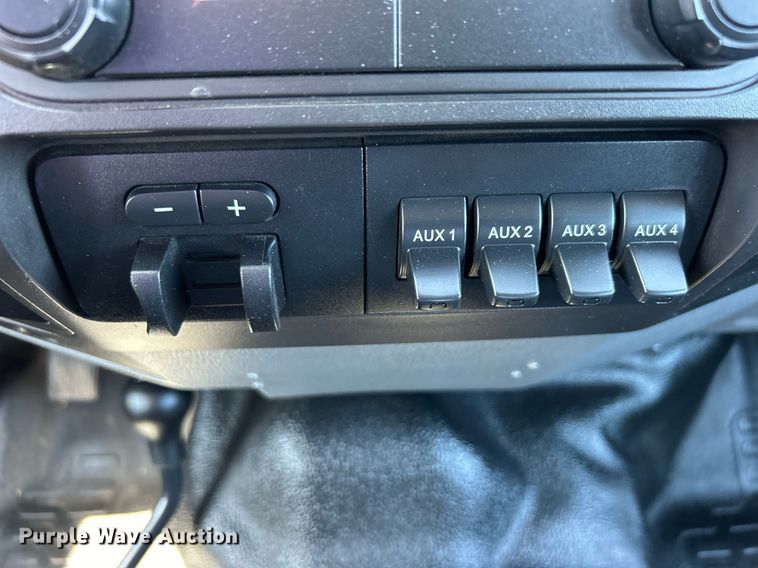 image for item EG1101 2012 Ford F550 Super Duty  SuperCab utility/ service truck