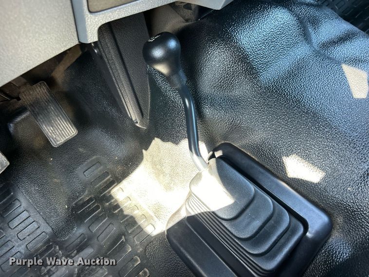 image for item EG1101 2012 Ford F550 Super Duty  SuperCab utility/ service truck