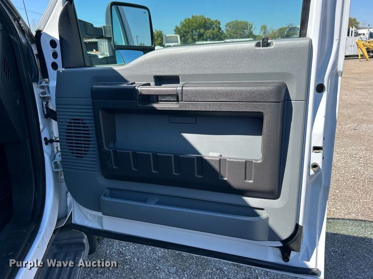 image for item EG1101 2012 Ford F550 Super Duty  SuperCab utility/ service truck