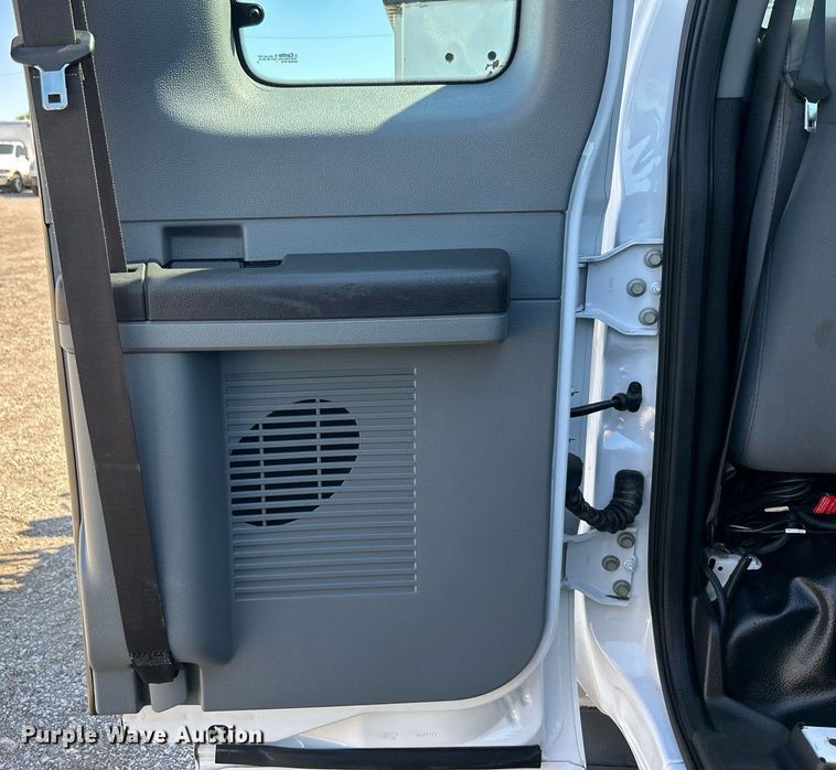 image for item EG1101 2012 Ford F550 Super Duty  SuperCab utility/ service truck