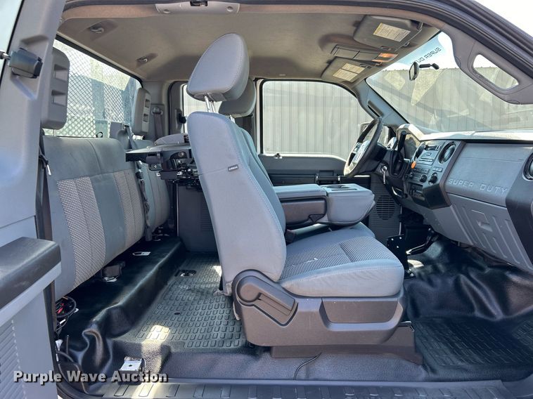 image for item EG1101 2012 Ford F550 Super Duty  SuperCab utility/ service truck