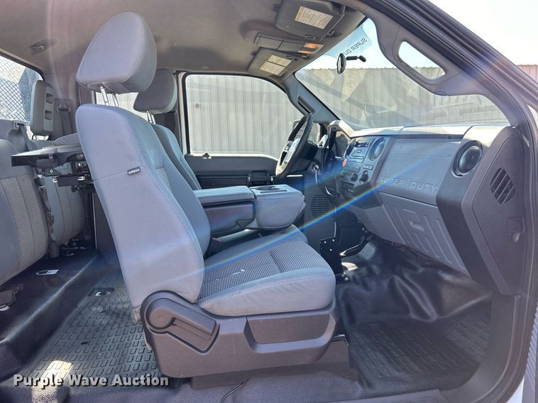 image for item EG1101 2012 Ford F550 Super Duty  SuperCab utility/ service truck