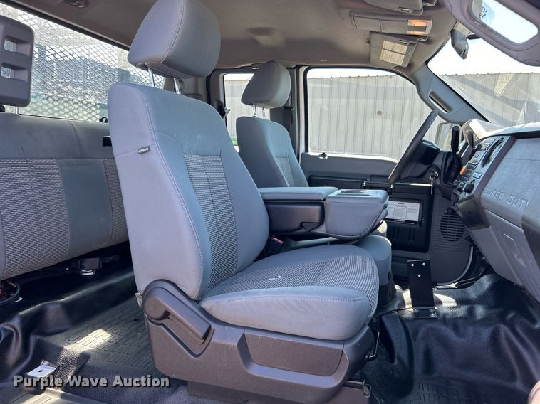 image for item EG1101 2012 Ford F550 Super Duty  SuperCab utility/ service truck