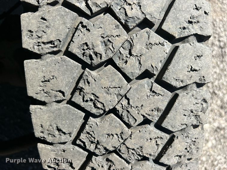 image for item EG1101 2012 Ford F550 Super Duty  SuperCab utility/ service truck