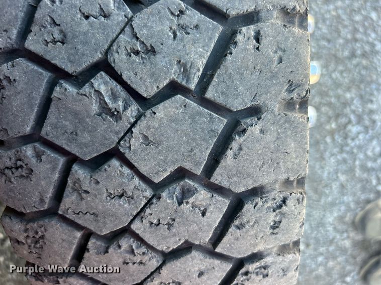 image for item EG1101 2012 Ford F550 Super Duty  SuperCab utility/ service truck