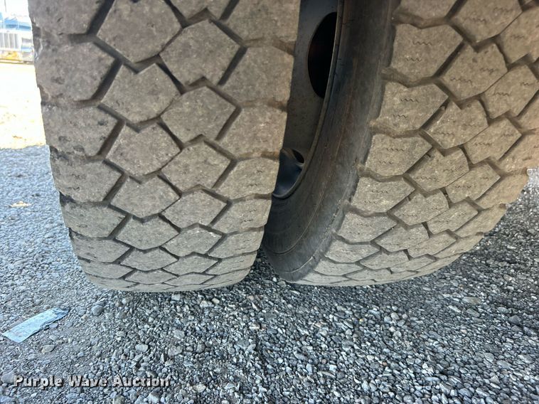 image for item EG1101 2012 Ford F550 Super Duty  SuperCab utility/ service truck