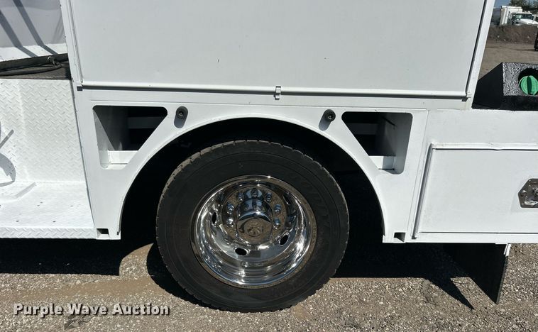 image for item EG1101 2012 Ford F550 Super Duty  SuperCab utility/ service truck