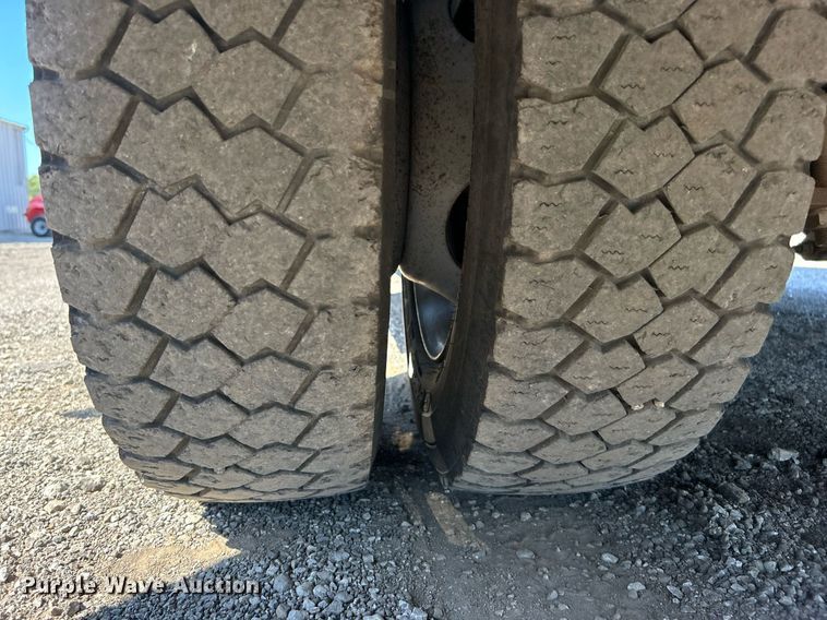 image for item EG1101 2012 Ford F550 Super Duty  SuperCab utility/ service truck