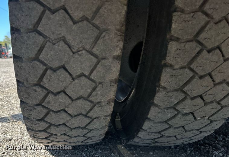 image for item EG1101 2012 Ford F550 Super Duty  SuperCab utility/ service truck