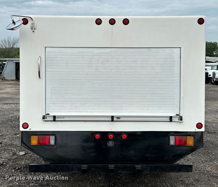 image for item EG1630 2012 Isuzu  NRR pressure washer truck